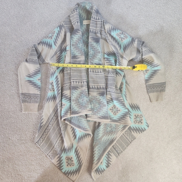 Geometric Patterned, Cascading Cardigan - Picture 9 of 12
